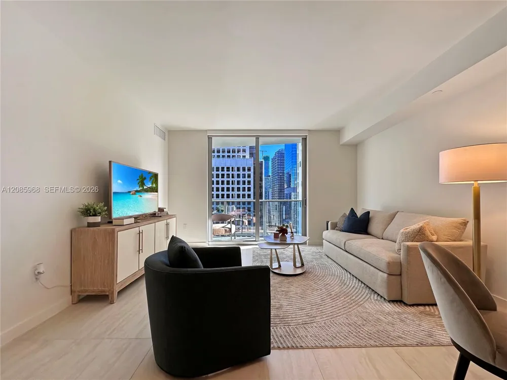 77 SE 5th St #2814 Miami, FL 33131
