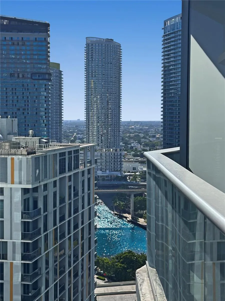 77 SE 5th St #2814 Miami, FL 33131