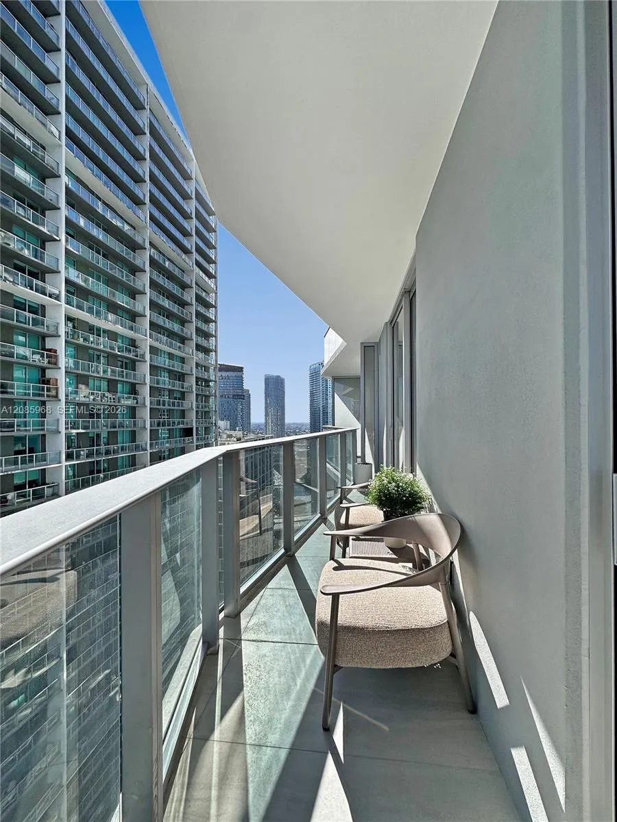 77 SE 5th St #2814 Miami, FL 33131