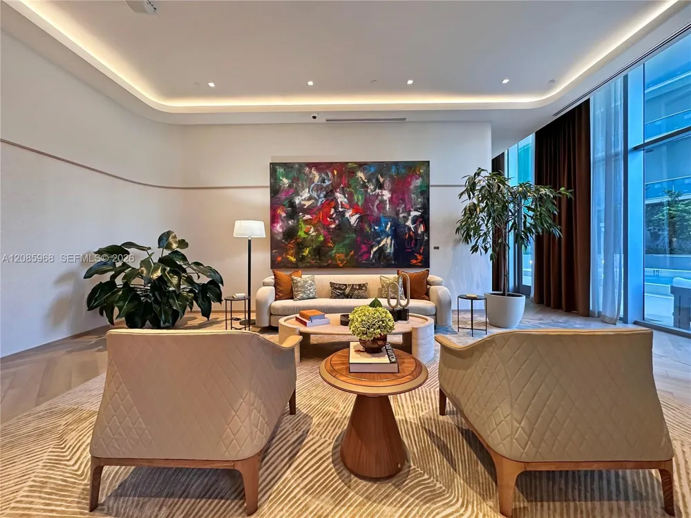 77 SE 5th St #2814 Miami, FL 33131