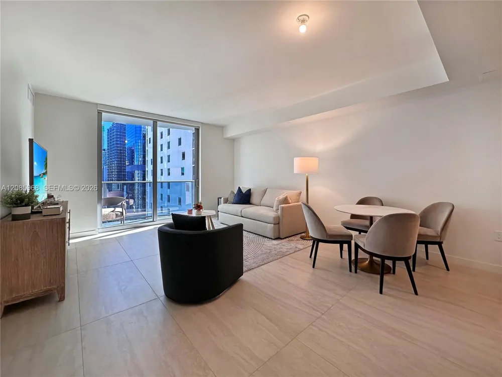 77 SE 5th St #2814 Miami, FL 33131