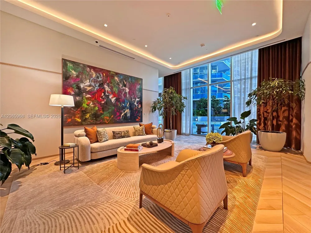 77 SE 5th St #2814 Miami, FL 33131