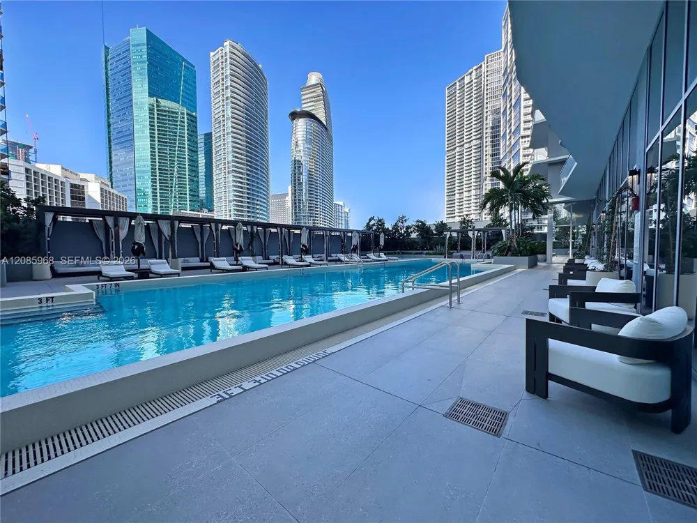 77 SE 5th St #2814 Miami, FL 33131