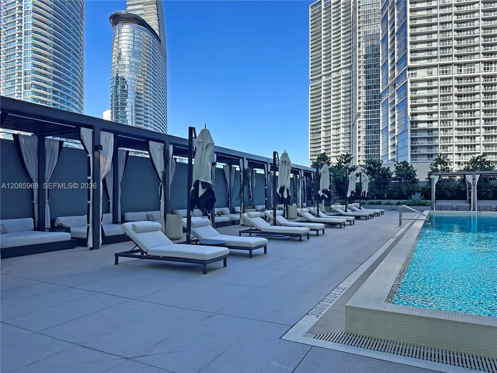 77 SE 5th St #2814 Miami, FL 33131