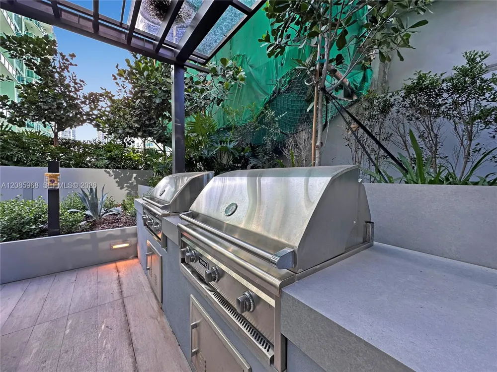 77 SE 5th St #2814 Miami, FL 33131