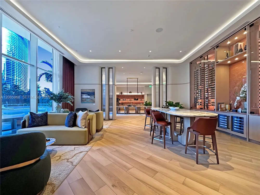 77 SE 5th St #2814 Miami, FL 33131
