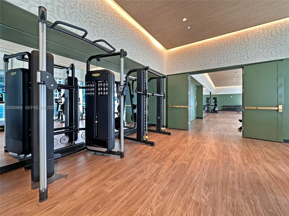 77 SE 5th St #2814 Miami, FL 33131