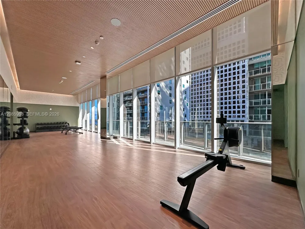 77 SE 5th St #2814 Miami, FL 33131