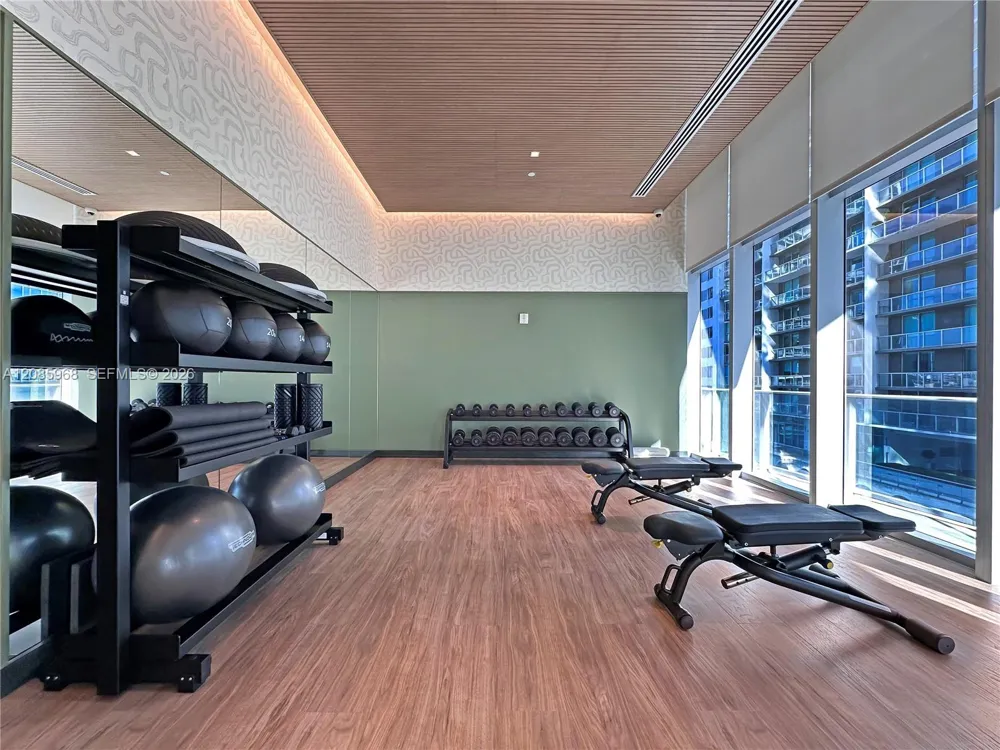 77 SE 5th St #2814 Miami, FL 33131
