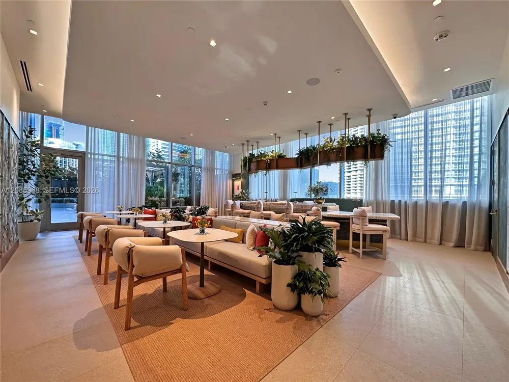 77 SE 5th St #2814 Miami, FL 33131