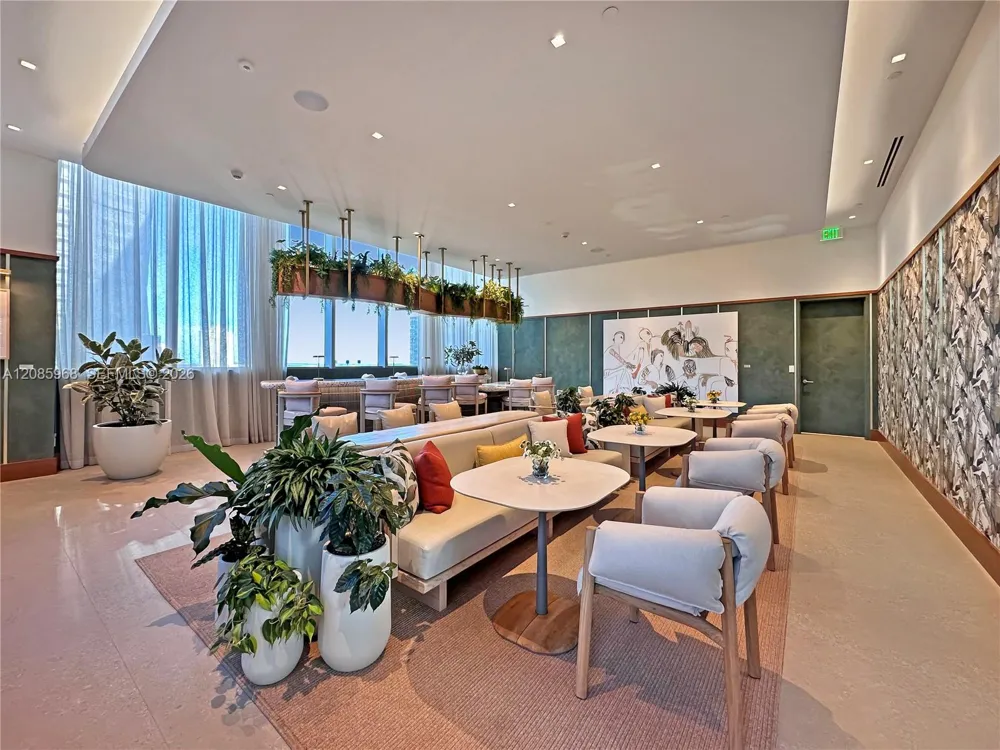 77 SE 5th St #2814 Miami, FL 33131