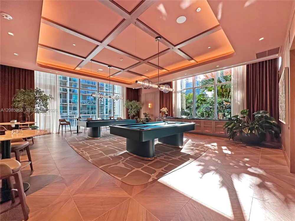 77 SE 5th St #2814 Miami, FL 33131