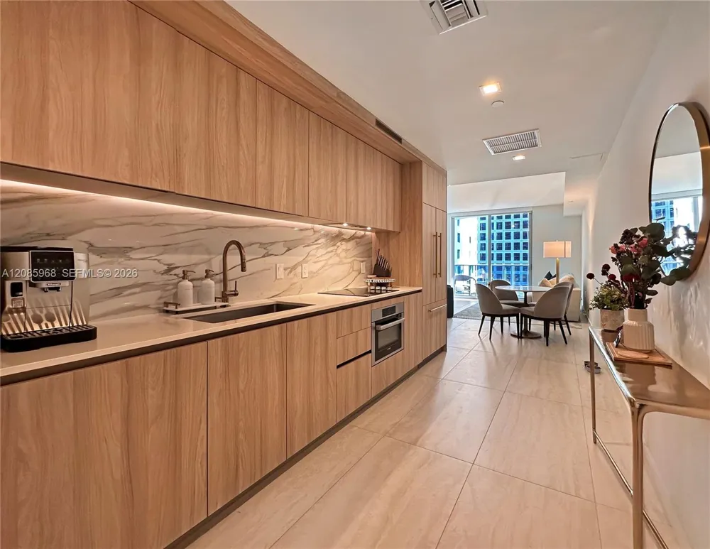 77 SE 5th St #2814 Miami, FL 33131