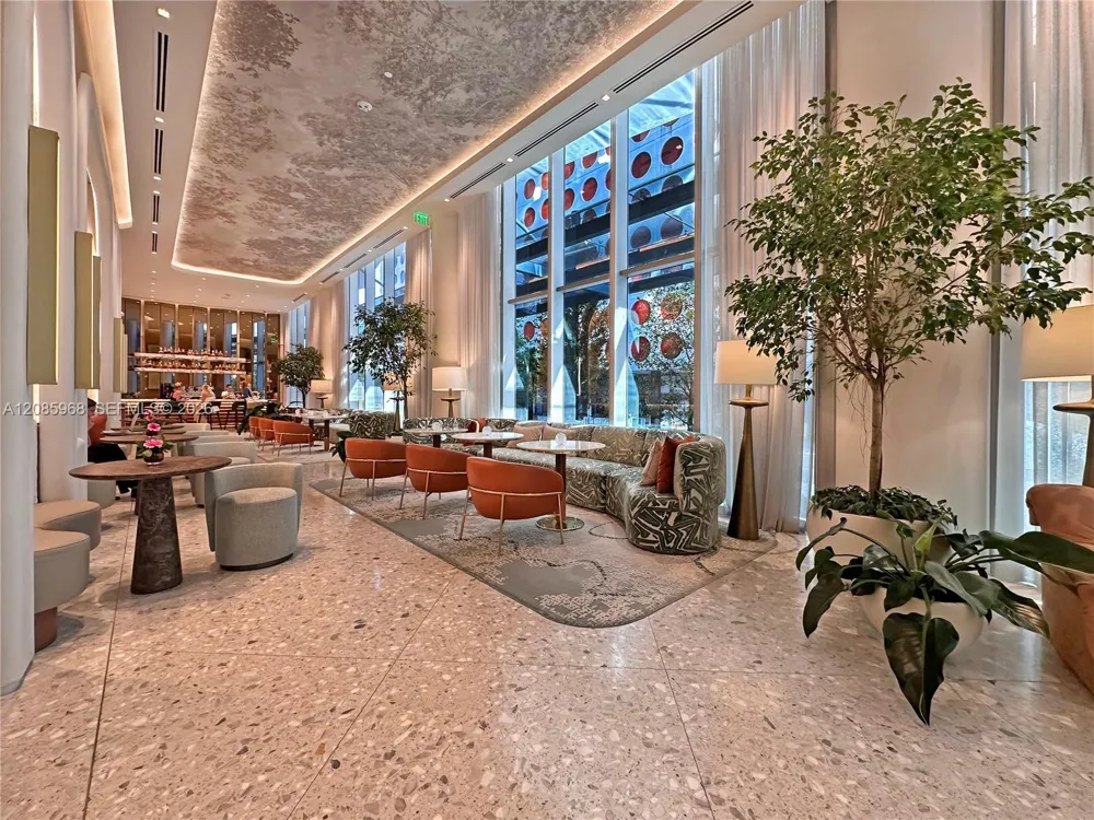 77 SE 5th St #2814 Miami, FL 33131
