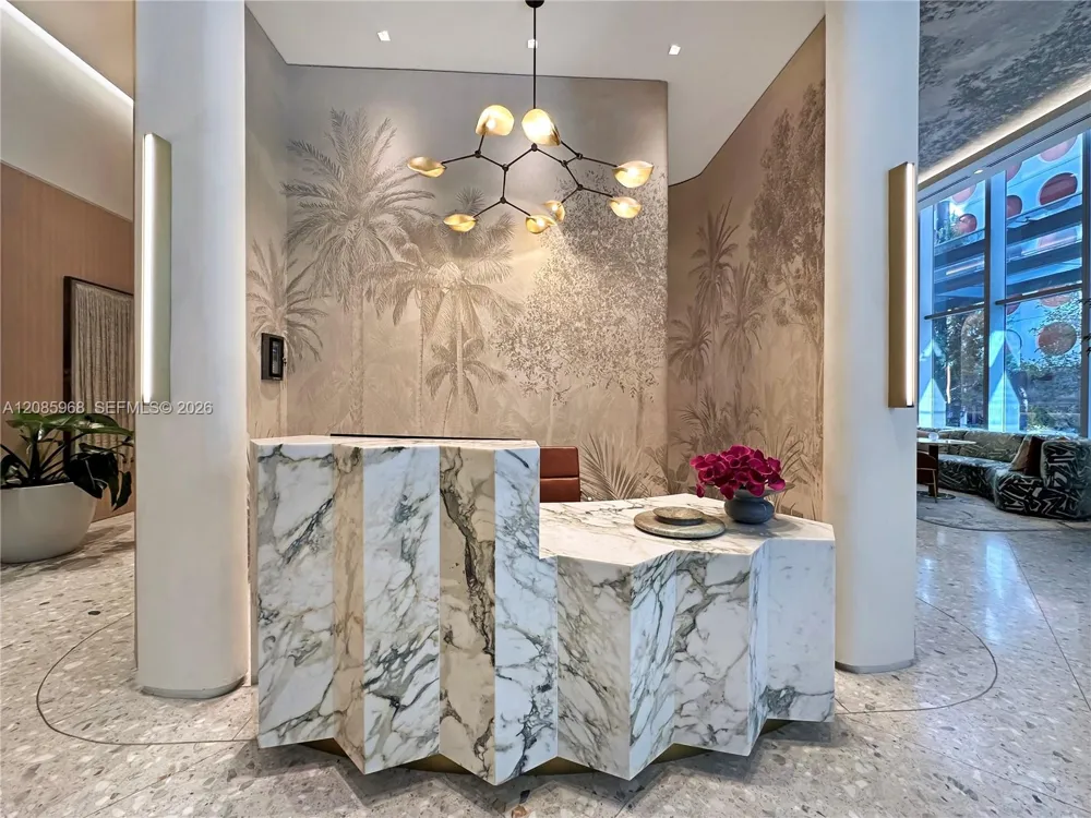77 SE 5th St #2814 Miami, FL 33131