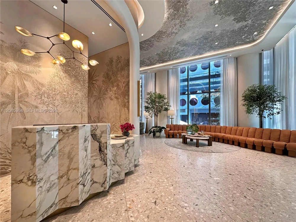 77 SE 5th St #2814 Miami, FL 33131