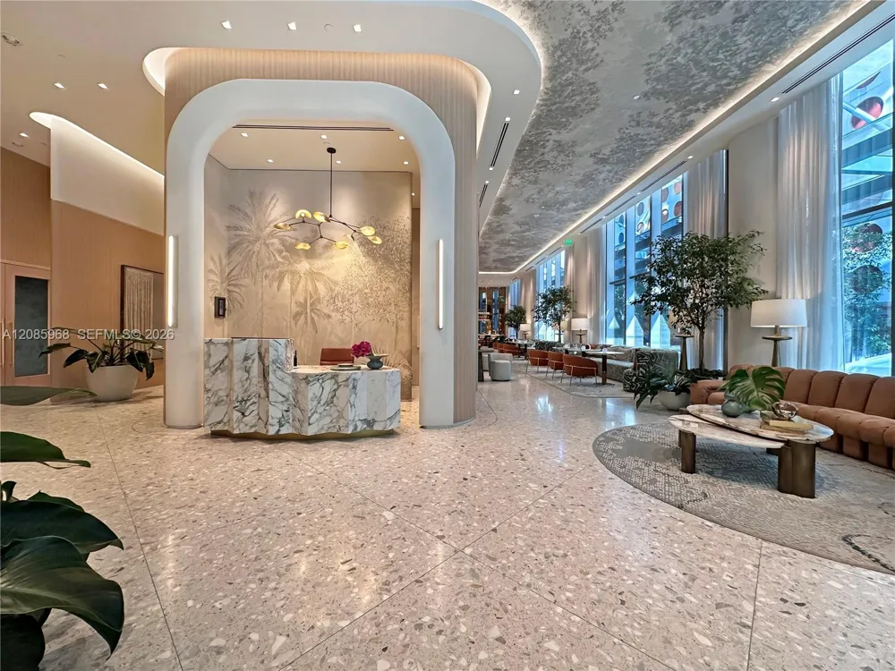 77 SE 5th St #2814 Miami, FL 33131