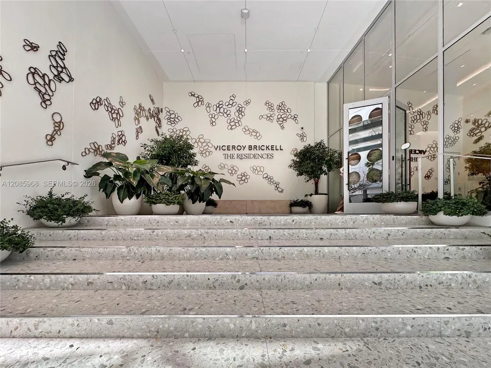 77 SE 5th St #2814 Miami, FL 33131