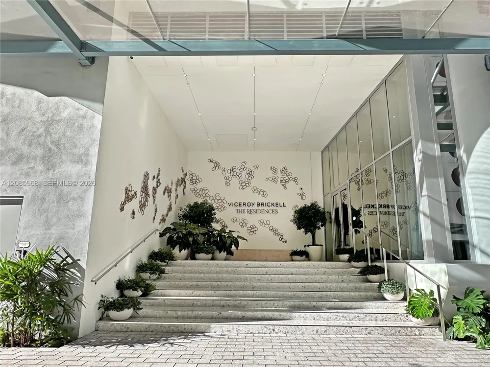 77 SE 5th St #2814 Miami, FL 33131