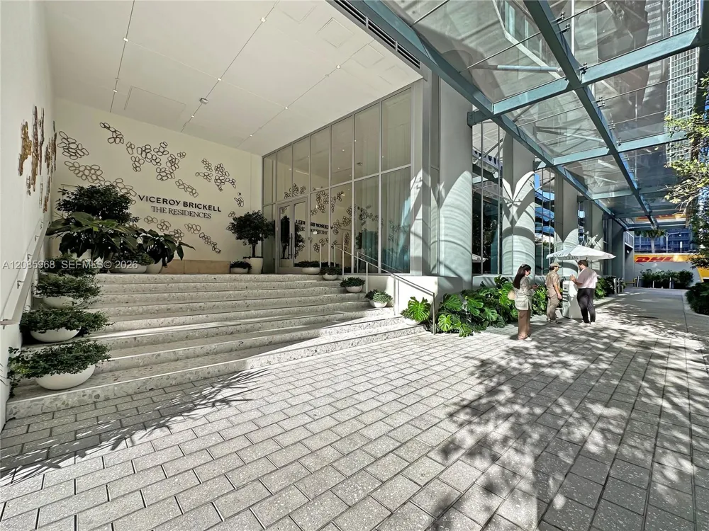 77 SE 5th St #2814 Miami, FL 33131