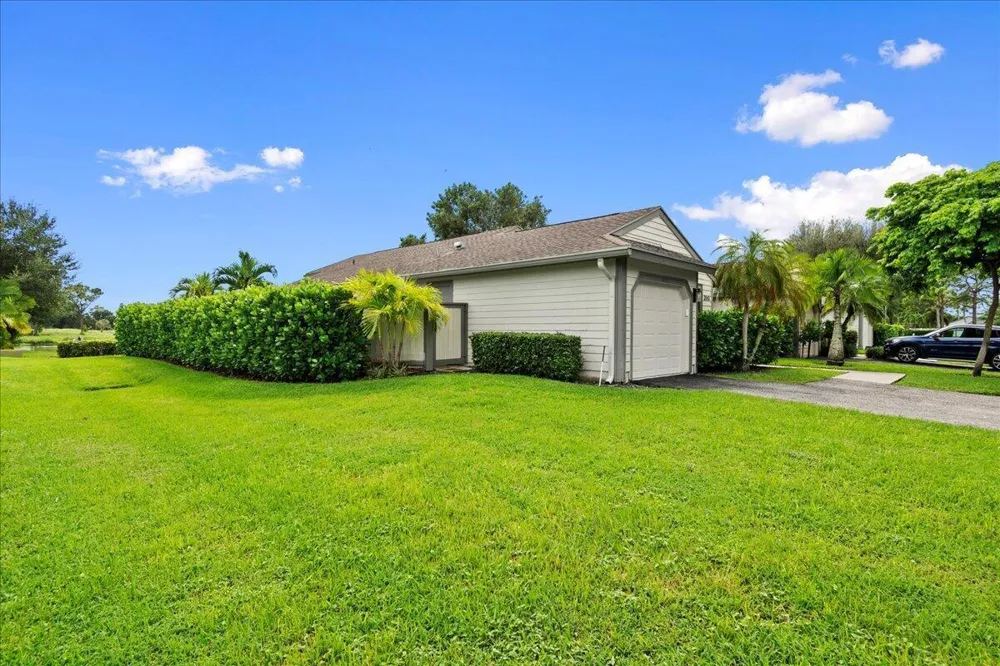 2542 Bedford Mews Drive Wellington, FL 33414