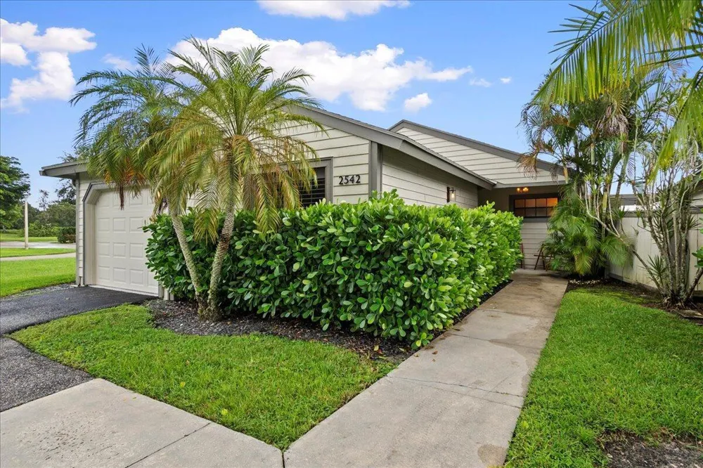 2542 Bedford Mews Drive Wellington, FL 33414
