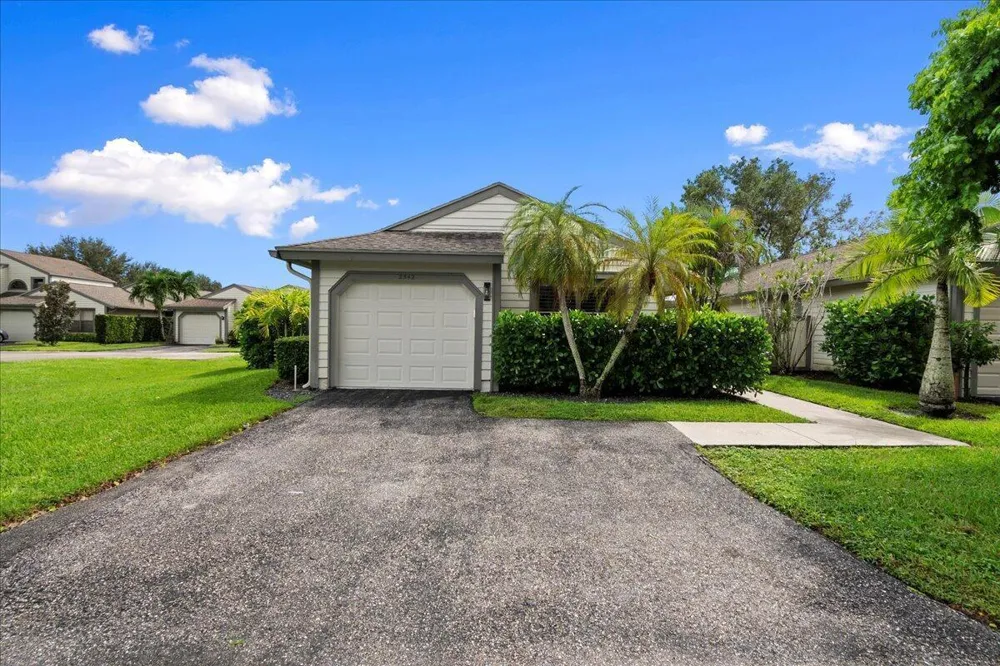 2542 Bedford Mews Drive Wellington, FL 33414
