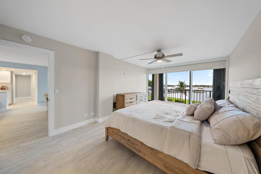 134 LAKESHORE DRIVE #316 North Palm Beach, FL 33408