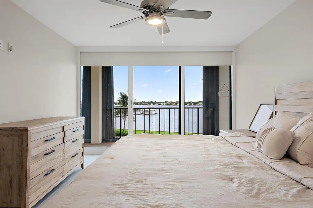 134 LAKESHORE DRIVE #316 North Palm Beach, FL 33408