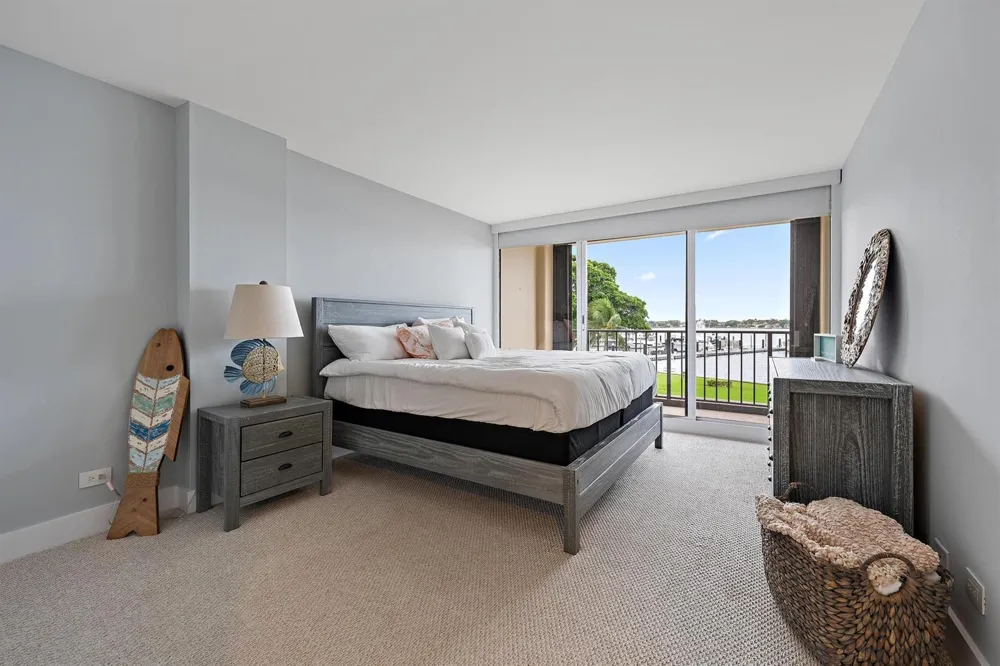 134 LAKESHORE DRIVE #316 North Palm Beach, FL 33408
