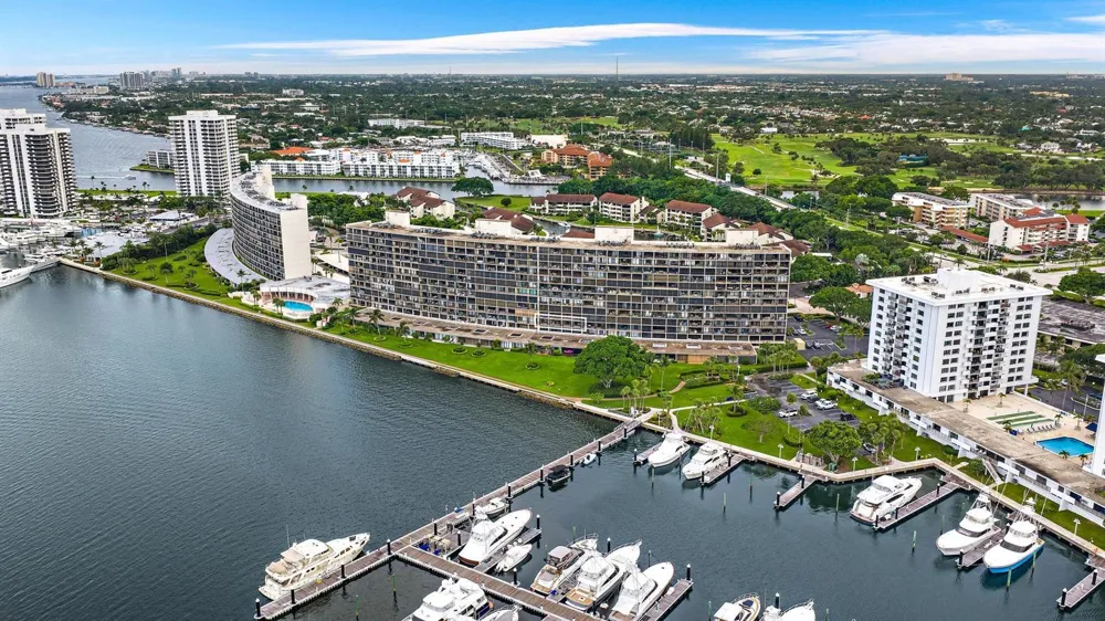 134 LAKESHORE DRIVE #316 North Palm Beach, FL 33408