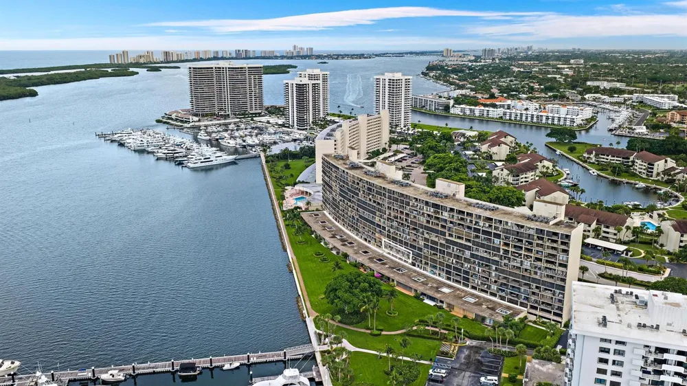 134 LAKESHORE DRIVE #316 North Palm Beach, FL 33408