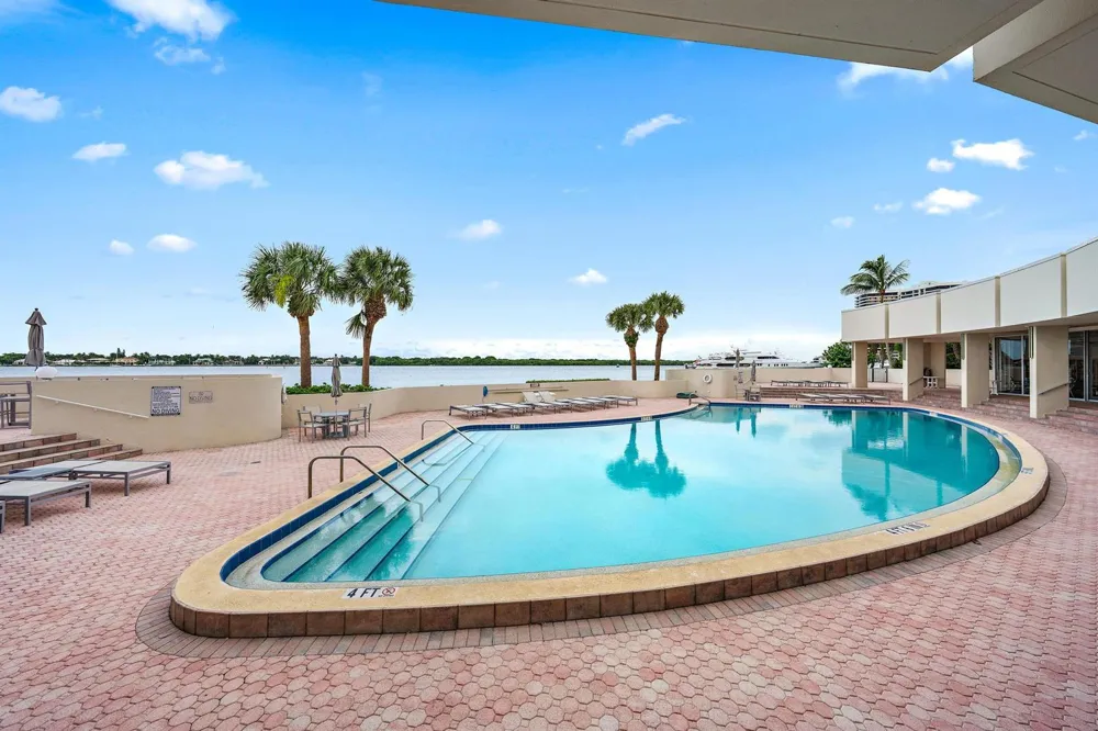 134 LAKESHORE DRIVE #316 North Palm Beach, FL 33408