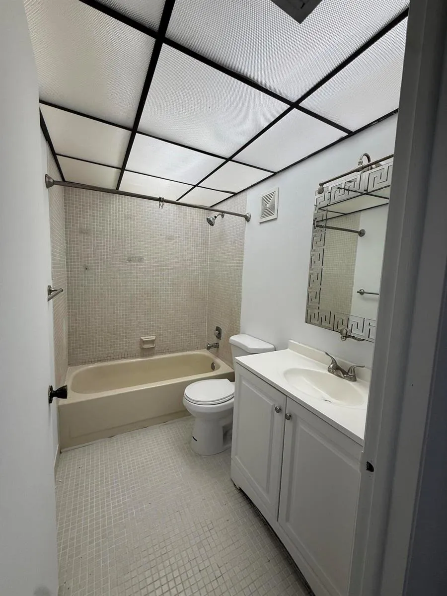 3161 NW 47TH TERRACE #402 Lauderdale Lakes, FL 33319
