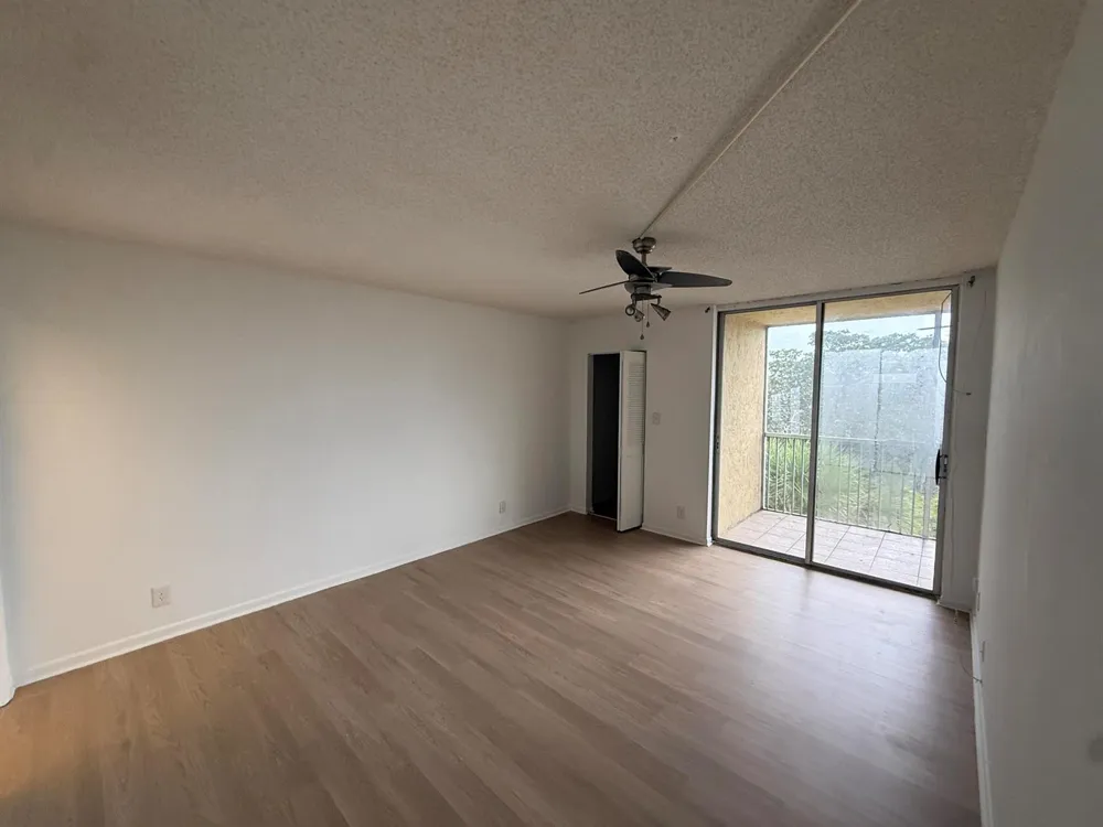 3161 NW 47TH TERRACE #402 Lauderdale Lakes, FL 33319
