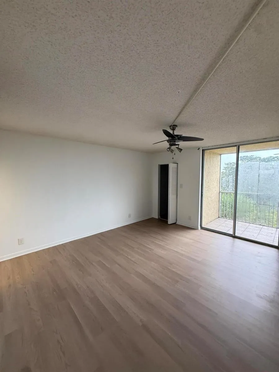 3161 NW 47TH TERRACE #402 Lauderdale Lakes, FL 33319