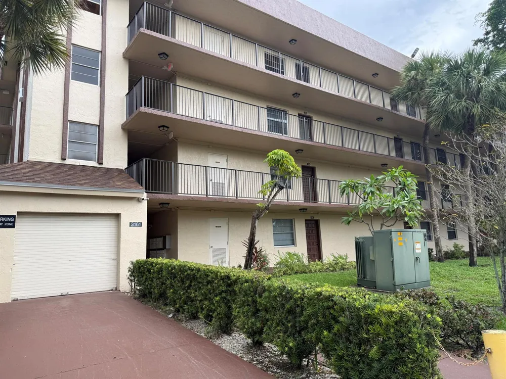 3161 NW 47TH TERRACE #402 Lauderdale Lakes, FL 33319
