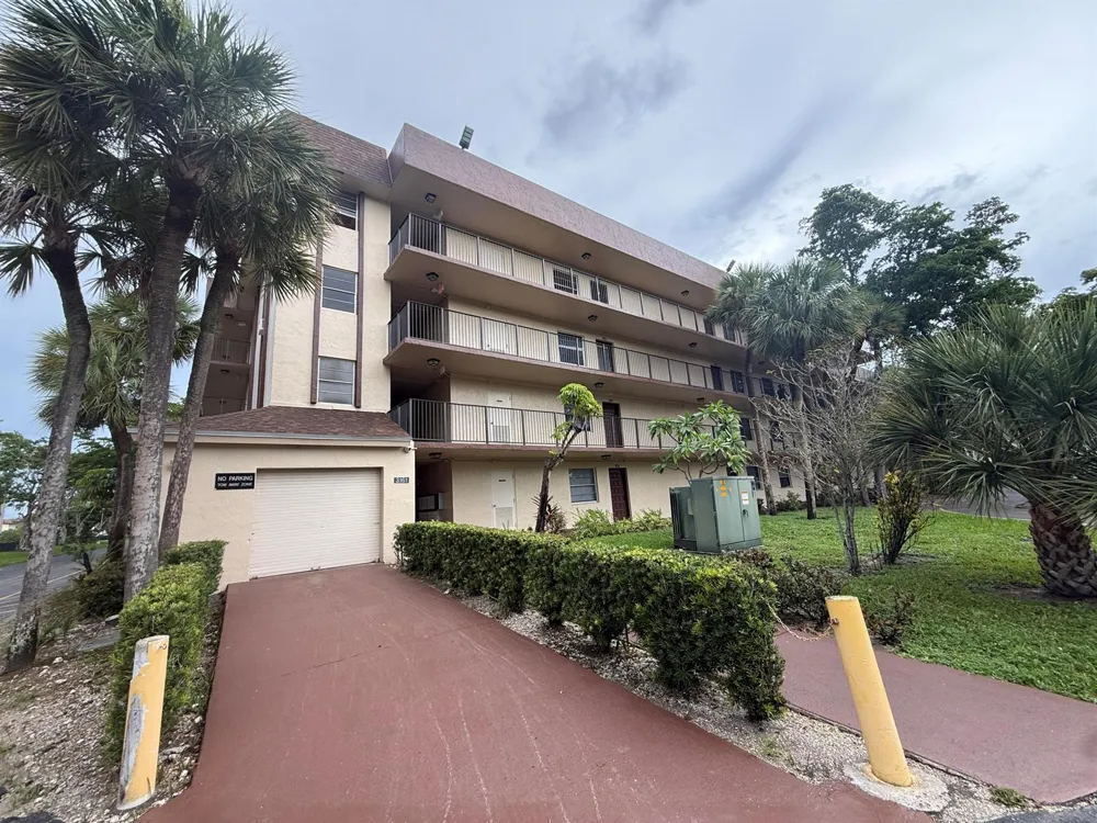 3161 NW 47TH TERRACE #402 Lauderdale Lakes, FL 33319