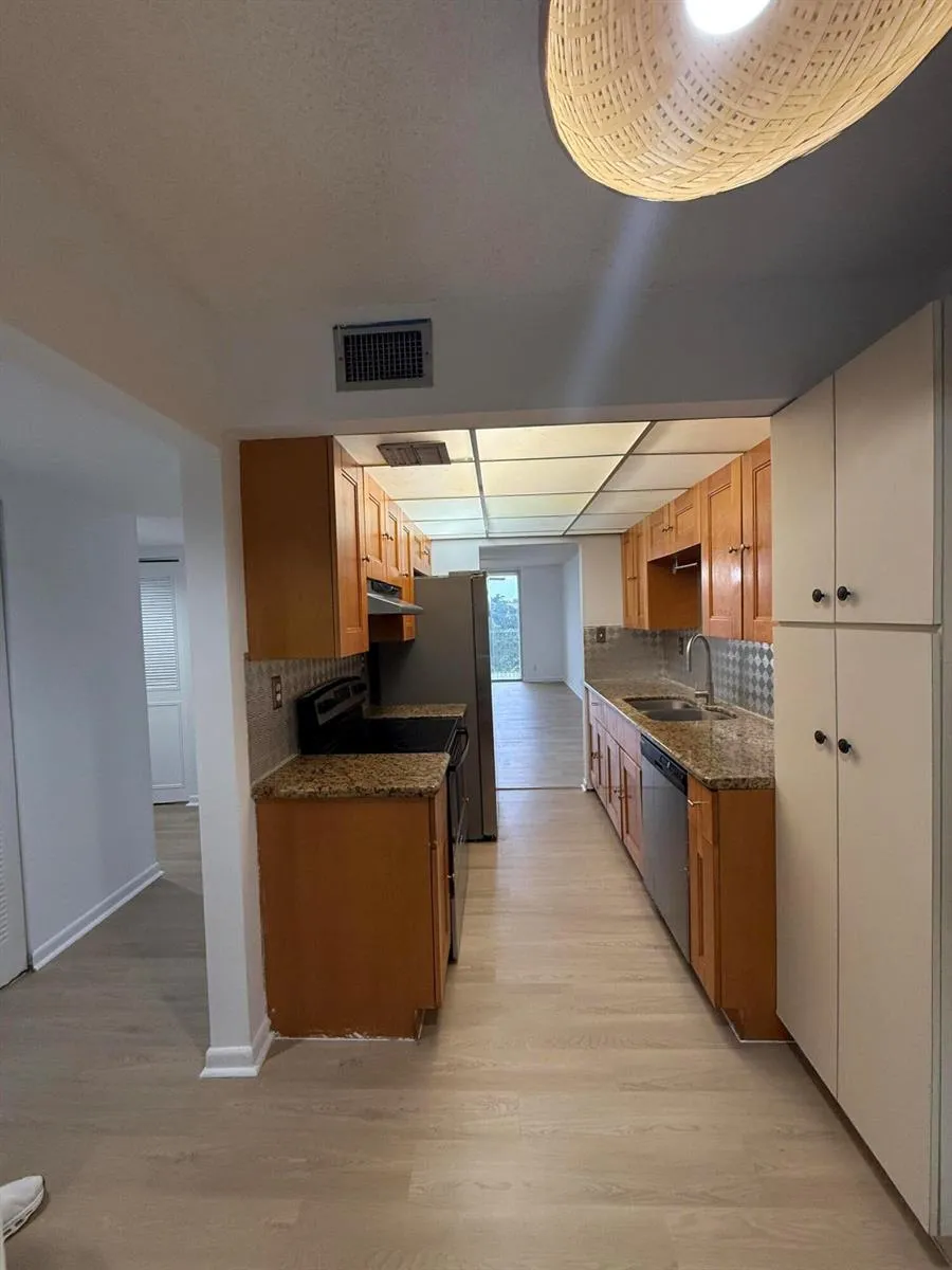 3161 NW 47TH TERRACE #402 Lauderdale Lakes, FL 33319