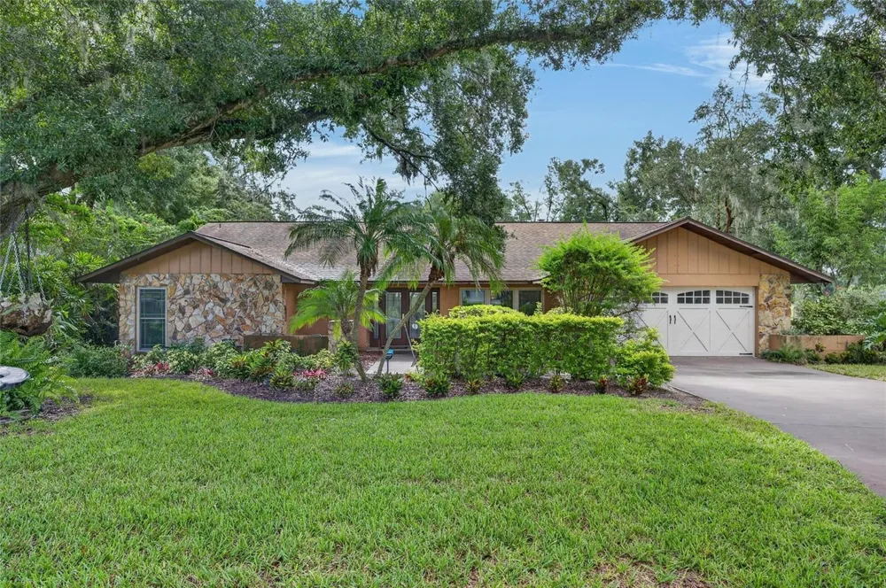 2203 GREENHILLS DRIVE Valrico, FL 33596