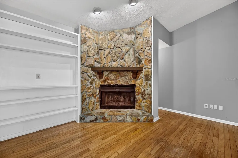 2203 GREENHILLS DRIVE Valrico, FL 33596