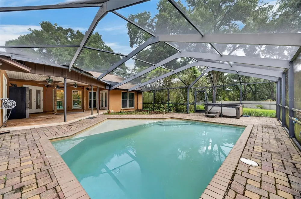 2203 GREENHILLS DRIVE Valrico, FL 33596