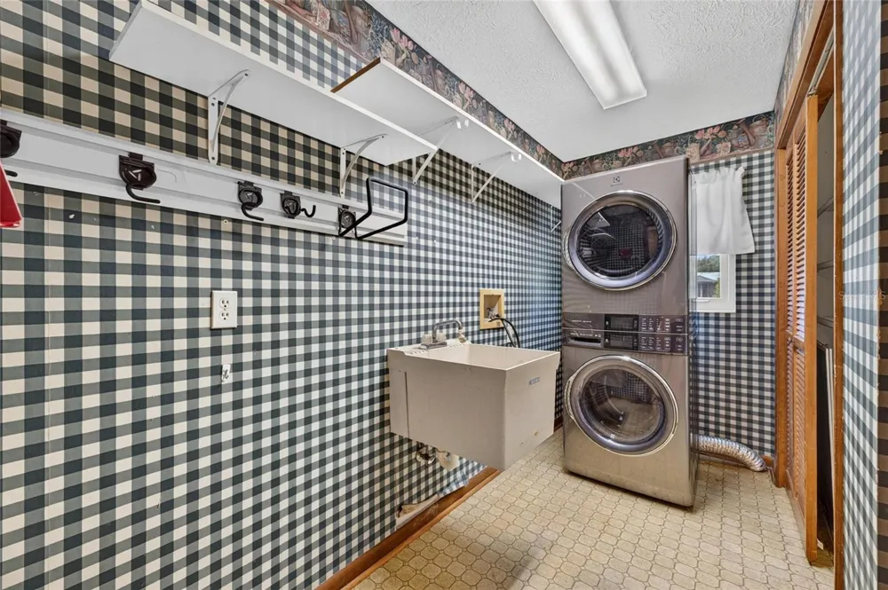 2203 GREENHILLS DRIVE Valrico, FL 33596