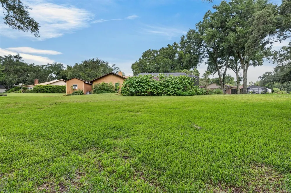 2203 GREENHILLS DRIVE Valrico, FL 33596