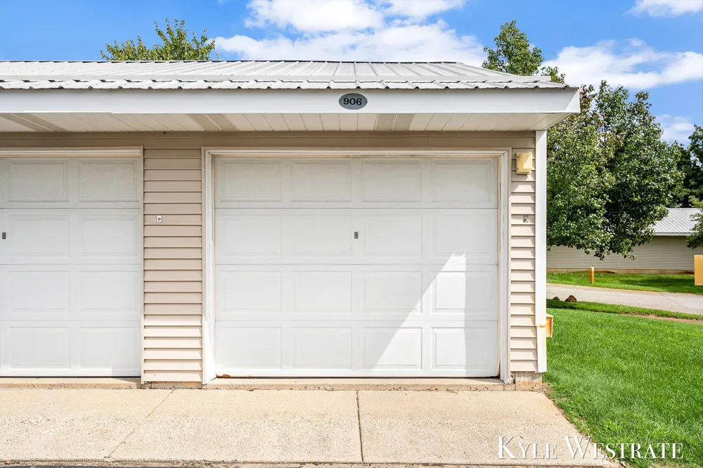 3149 Poplar Creek Drive SE #103 Kentwood City, MI 49512