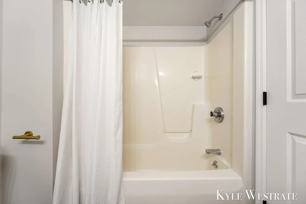 3149 Poplar Creek Drive SE #103 Kentwood City, MI 49512