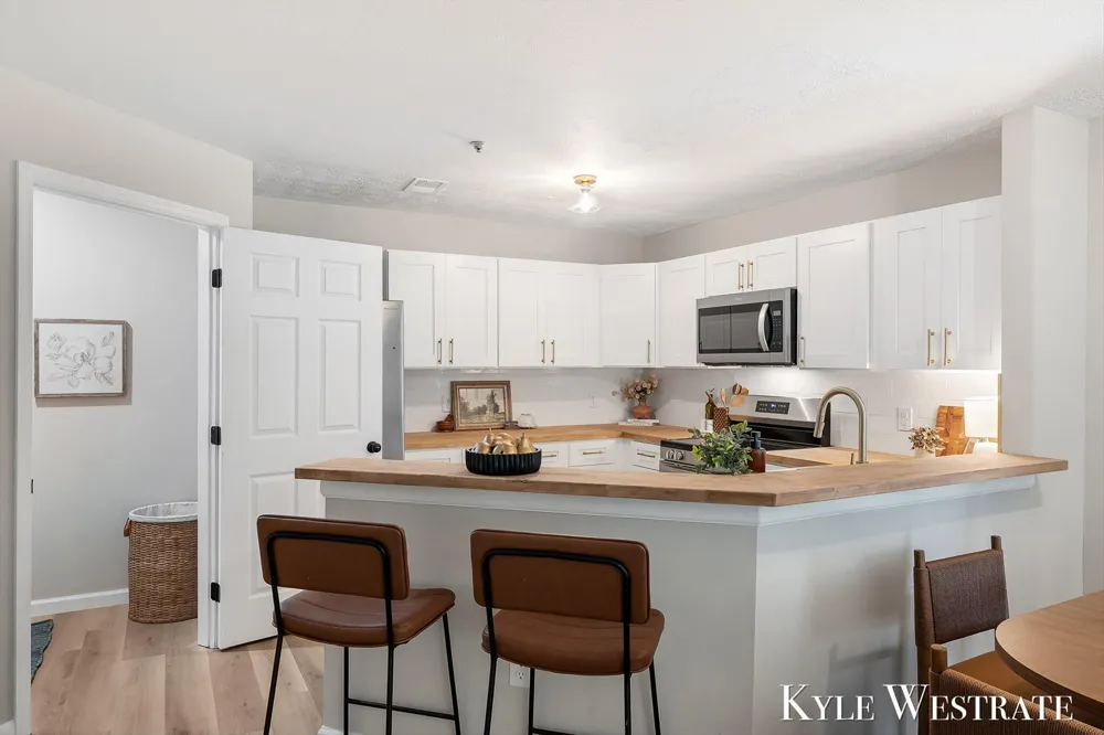 3149 Poplar Creek Drive SE #103 Kentwood City, MI 49512