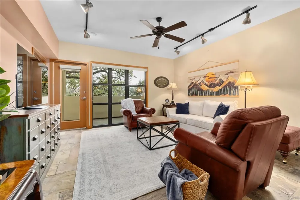 1812 West Avenue #404 Austin, TX 78701