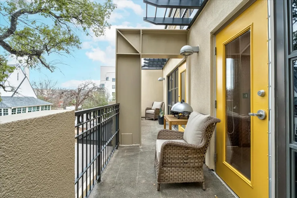 1812 West Avenue #404 Austin, TX 78701