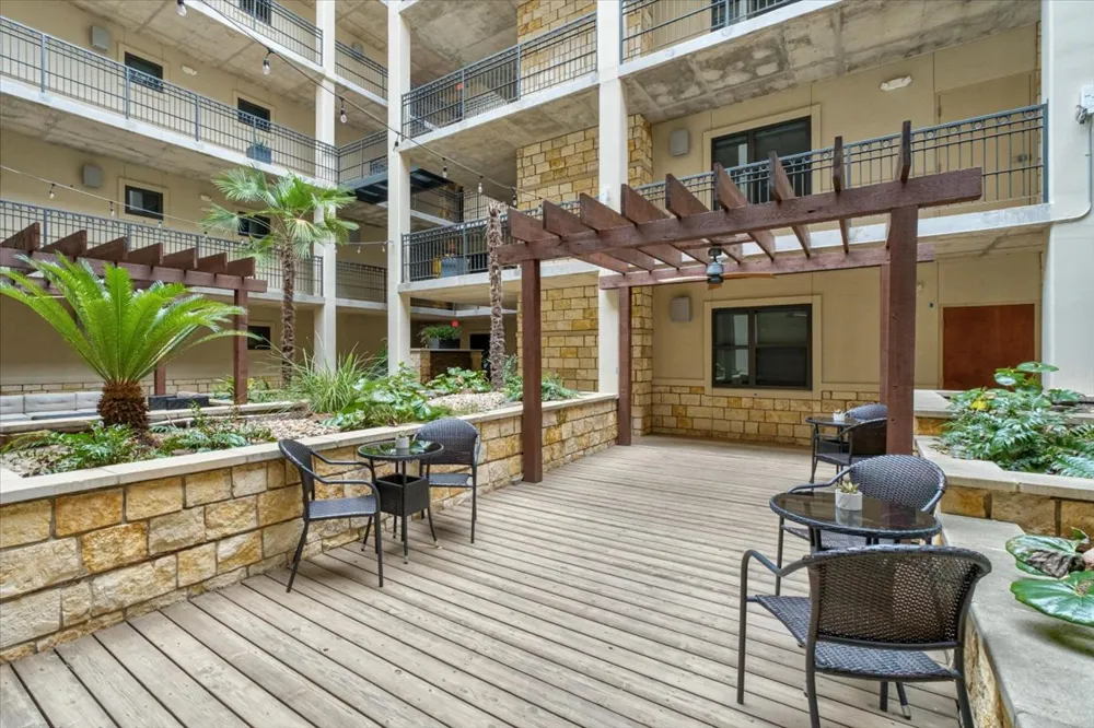 1812 West Avenue #404 Austin, TX 78701